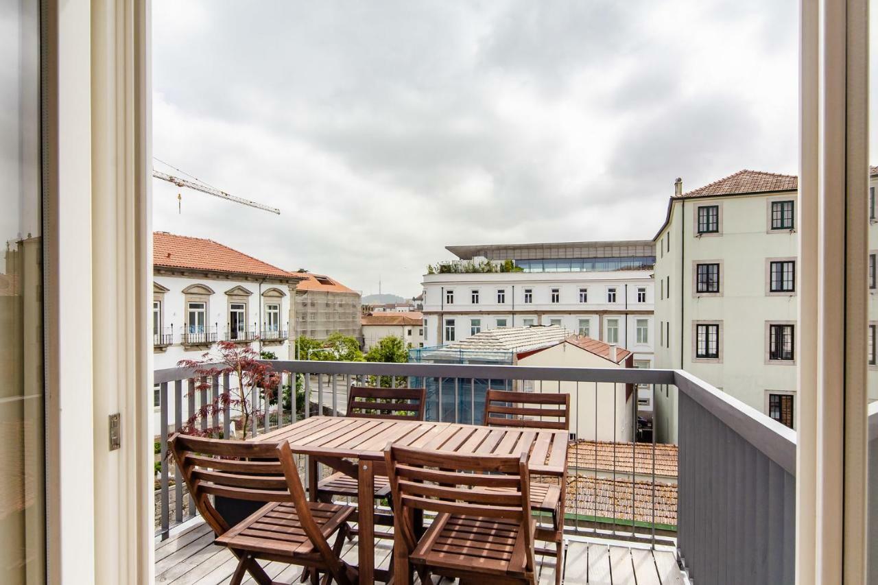 Amazing Penthouse Apartment In Historic Porto Luaran gambar